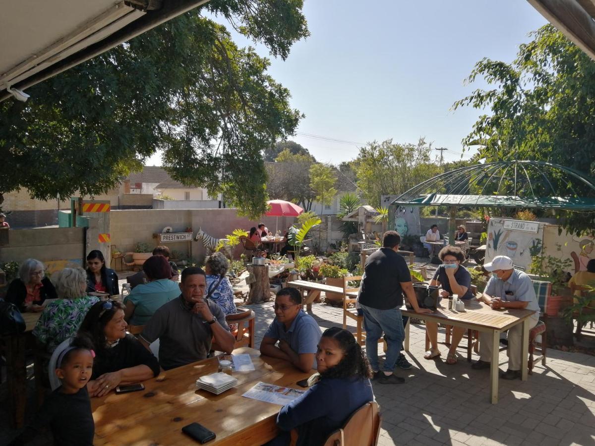Suzie'S Coffee Shop Accommodation Bellville Exterior photo